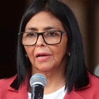 Delcy Rodríguez despide y condecora a grupos de rescatistas