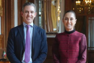 Sheinbaum recibe al fundador de Nubank, el banco invertirá 4.200 millones de dólares en México