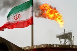 Estados Unidos revocó la licencia que permitía la venta de petróleo iraní tras los ataques en el estrecho de Ormuz