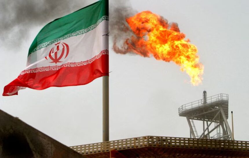 Estados Unidos revocó la licencia que permitía la venta de petróleo iraní tras los ataques en el estrecho de Ormuz