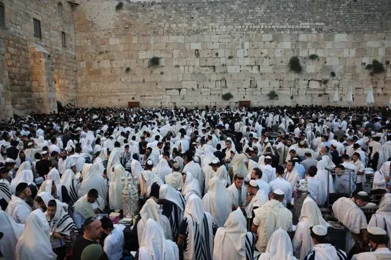 Más de 3.000 colonos israelíes entran en la Explanada de la Mezquitas para rezar