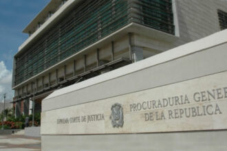 Imponen coerción a falso odontólogo acusado de causar lesiones permanentes a una paciente en La Vega
