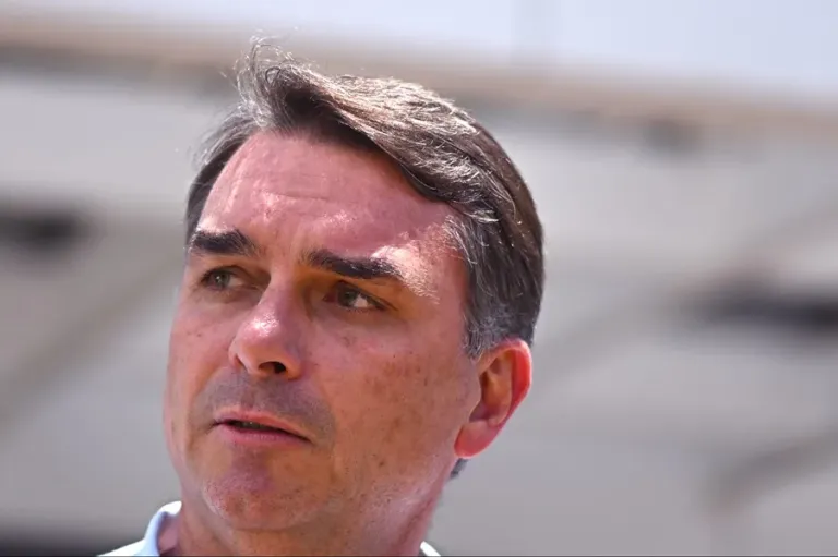 El Supremo de Brasil le prohíbe al candidato Flávio Bolsonaro visitar a su padre por 90 días