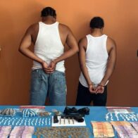 DNCD arresta a dos presuntos microtraficantes y ocupa drogas y armas en San Cristóbal