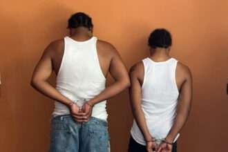 DNCD arresta a dos presuntos microtraficantes y ocupa drogas y armas en San Cristóbal