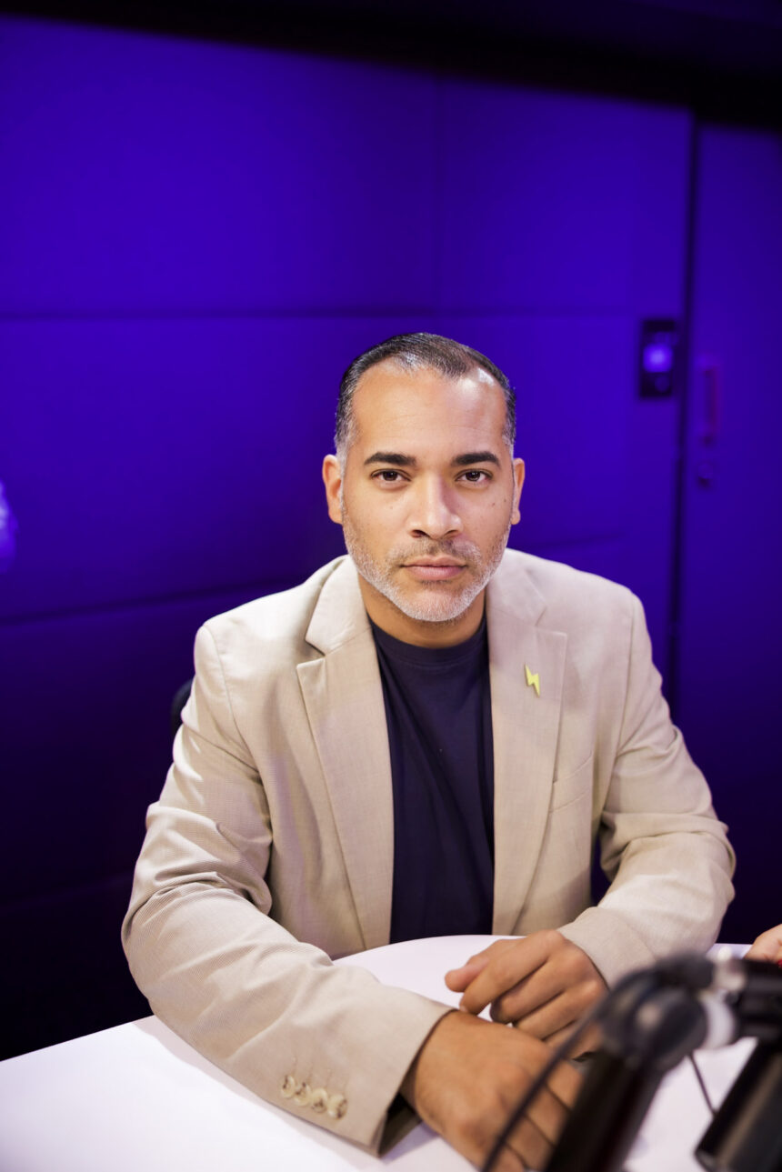 Brito denuncia robo de crédito de la Defensa Civil a bomberos en labores de rescate