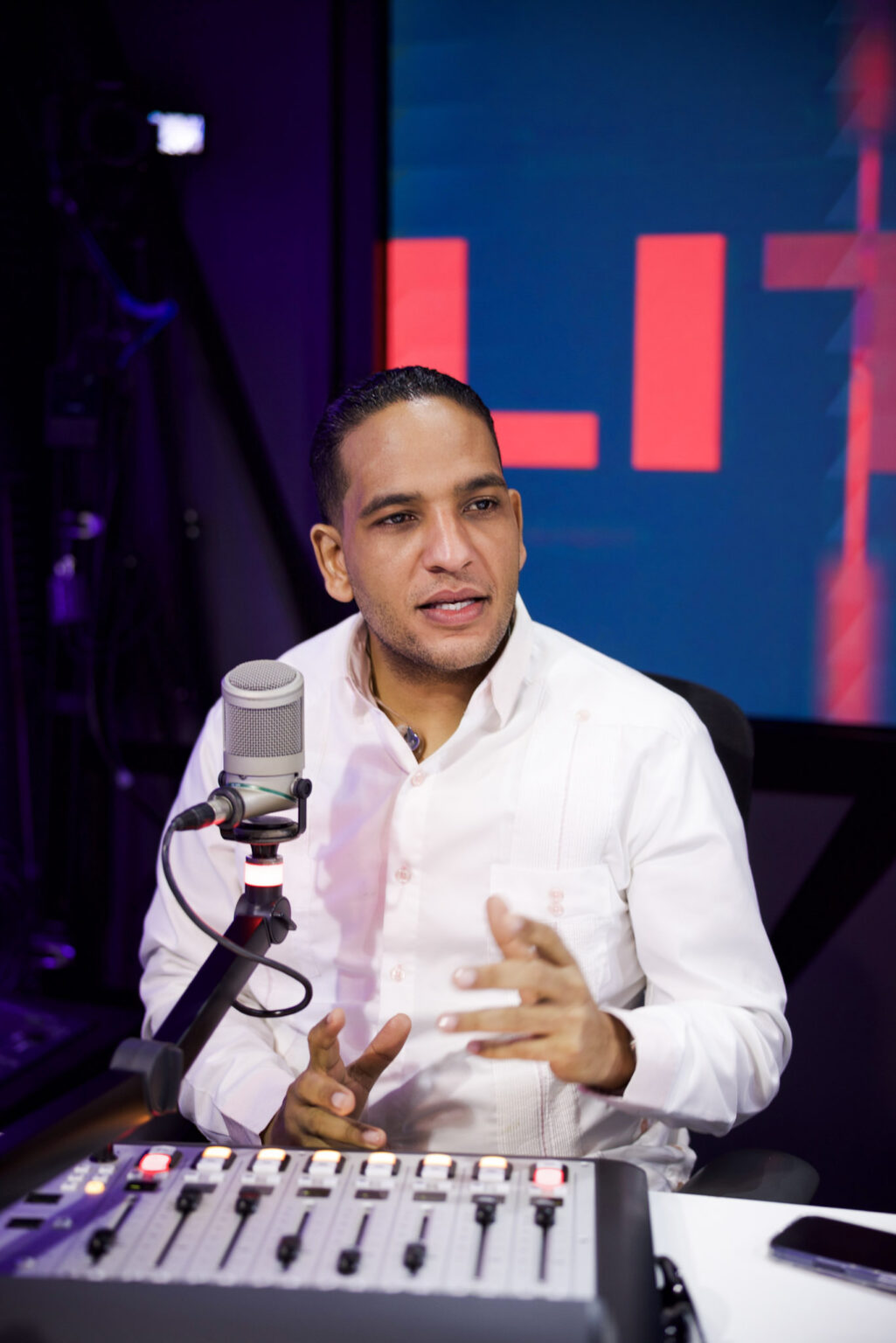 Hansel García lanza duro cuestionamiento a Pancho Álvarez: "¿Por qué no denuncia la corrupción ahora?"