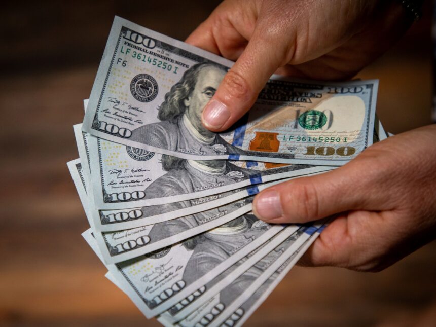 Dólar.