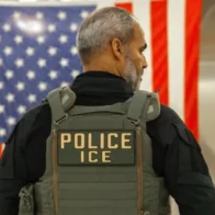 Agentes migratorios buscaron en Google negocios cercanos para hacer redadas en EE.UU., según una demanda