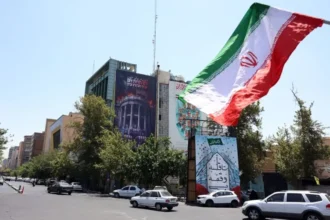 Estados Unidos interrumpe los bombardeos a Irán mientras Trump espera una solución diplomática