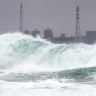 El tifón Bavi avanza hacia las islas del sur de Japón con vientos de más de 200 km/h
