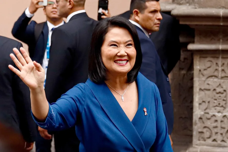 Perú vive su noveno cambio de presidente en diez años con la investidura de Keiko Fujimori