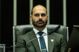 Estados Unidos concedió la residencia permanente a Eduardo Bolsonaro
