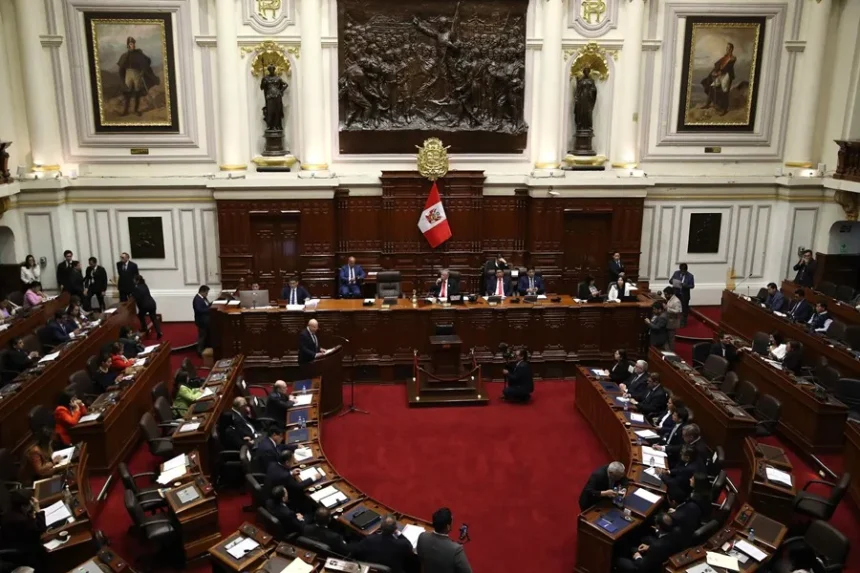 Congreso de Perú aprueba polémica ley sobre delitos de lesa humanidad y desata críticas