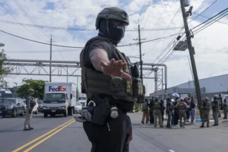 Agente del ICE mata a tiros a migrante mexicano durante operativo en Texas