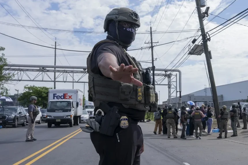 Agente del ICE mata a tiros a migrante mexicano durante operativo en Texas