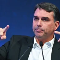 Flávio Bolsonaro lanzará su candidatura este sábado junto a Milei con el reto de unificar a la derecha brasileña