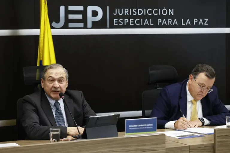 Colombia ratifica condenas a exjefes de FARC y exmilitares por crímenes de lesa humanidad