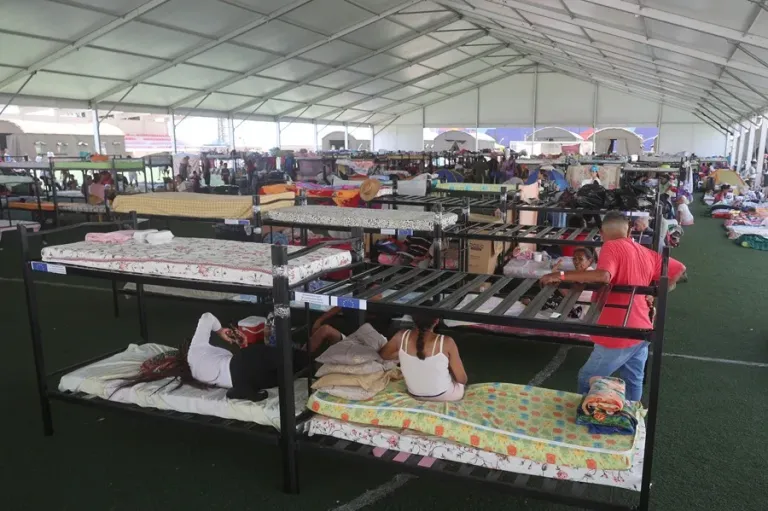 «No quiero morir en un refugio», la incertidumbre de afectados por el terremoto en Venezuela