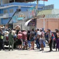 Siguen enviando ayuda a Venezuela, donde se afanan entre los escombros hasta los mineros