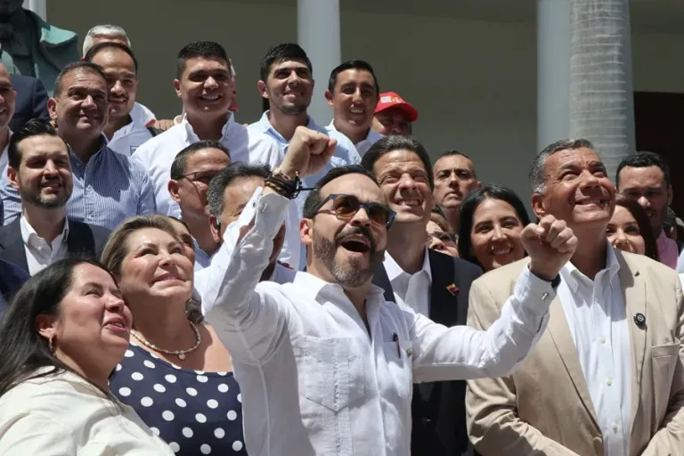 El presidente de Colombia, Abelardo de la Espriella, eliminará la oficina de comisionado de Paz como parte de sus reformas