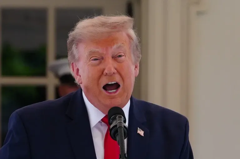 “Los golpearemos muy duro” esta noche y mañana, asegura Trump al referirse a Irán
