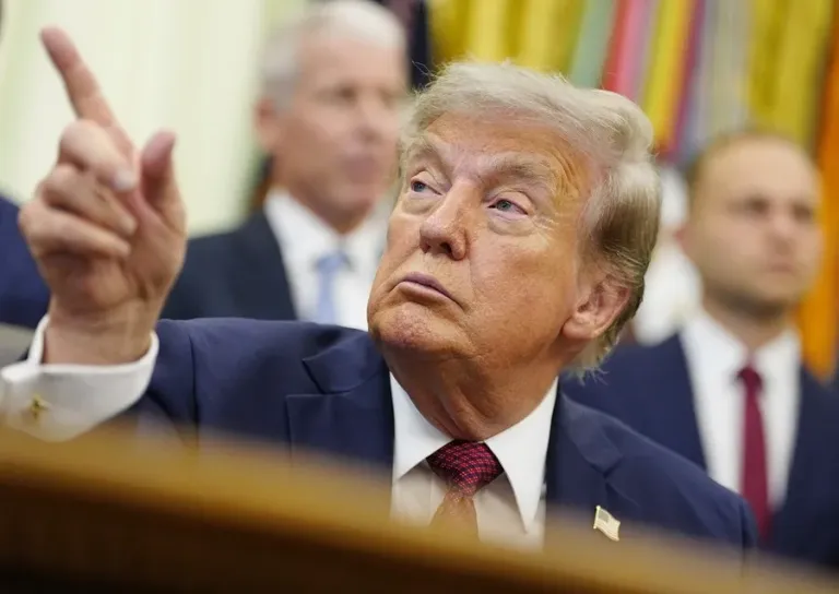 El Gobierno de EE.UU. comenzará a expedir pasaportes con la imagen de Trump desde el 8 de agosto