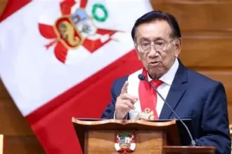 Presidente interino de Perú solicita al Congreso que se le otorgue una pensión vitalicia