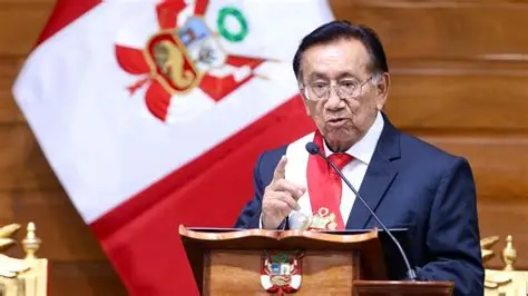 Presidente interino de Perú solicita al Congreso que se le otorgue una pensión vitalicia