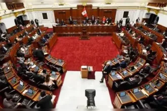 Congreso de Perú promulga ley que excluye a policías y militares de la justicia común