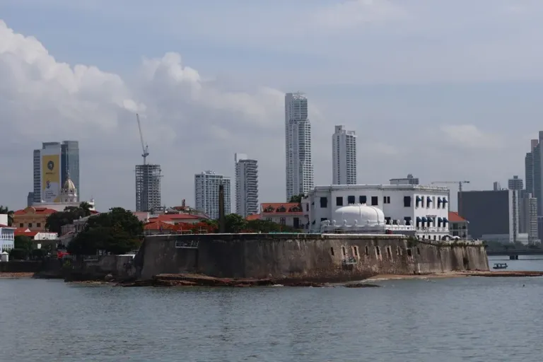 Restauran la muralla que fortificó la nueva Ciudad de Panamá hace más de 300 años