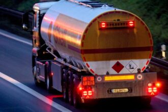 Transportistas no garantizan entregas de productos en Rusia por la falta de gasolina