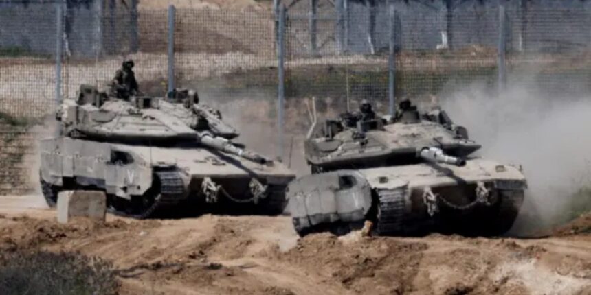 Policía israelí lanza granada aturdidora dentro de un coche de palestinos y bloquea puerta