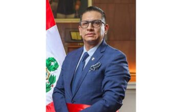 Renuncia el ministro peruano de Trabajo tras denuncia de falsificación de documentos