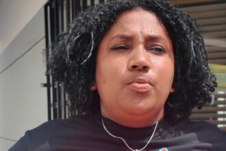 Mujer denuncia que le retuvieron su pasola tras discusión con una secretaria de la fiscalía
