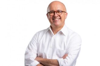 Domínguez Brito califica de “frívola y vacía” la reforma policial y cuestiona sus resultados