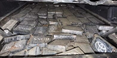 DNCD ocupa 237 paquetes de presunta cocaína y arresta a tres hombres en operativo en Santo Domingo