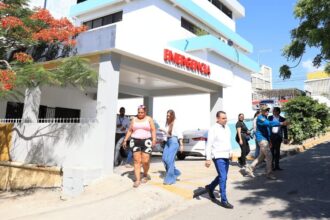 Director del SNS supervisa hospitales de Santiago Oeste y dispone mejoras en la atención