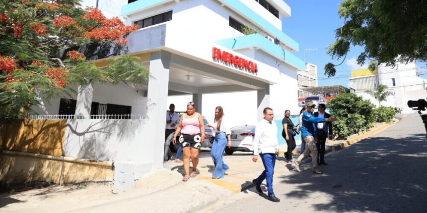 Director del SNS supervisa hospitales de Santiago Oeste y dispone mejoras en la atención