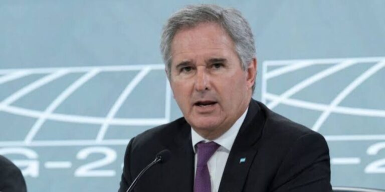 Canciller argentino minimiza insultos de Milei a Lula: "Son diferencias ideológicas"
