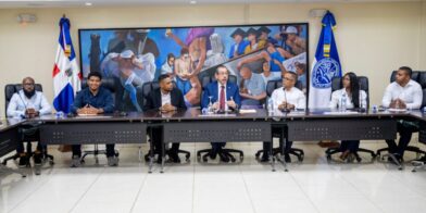 Rector de la UASD, Jorge Asjana David, realia encuentro con la FED en pro del bienestar estudiantil