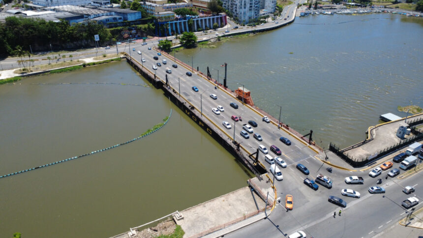 Cerrarán el Puente Flotante este sábado durante dos horas por paso de una embarcación