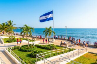 El Salvador cuadruplica a Nicaragua en turismo internacional y marca un récord de 4.1 millones en 2025