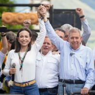Machado y González evalúan diálogo con el chavismo