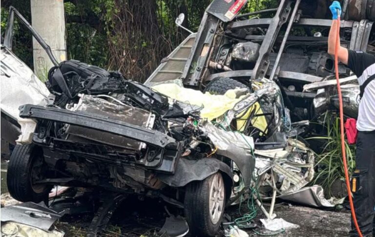 Choque entre un camión de volteo y una camioneta agrícola deja cuatro muertos en Guatemala