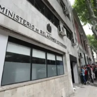 Uruguay dialoga con Estados Unidos para recibir a personas deportadas