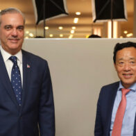 El presidente Luis Abinader y el director general de la Organización de las Naciones Unidas para la Alimentación y la Agricultura (FAO), Qu Dongyu.