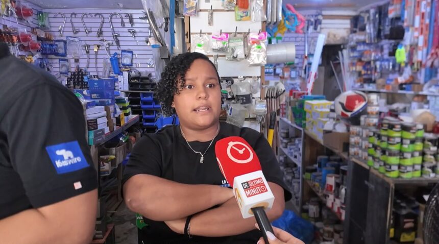 Apagones prolongados mantienen en crisis a comerciantes de Boca Chica