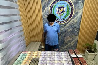 DINTEL ocupa arma de fuego ilegal, más de 800 cigarrillos de contrabando y detiene a dos personas durante allanamientos en La Vega