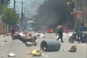 Autoridades guardan silencio mientras continúan las protestas por falta de agua en Las Galeras